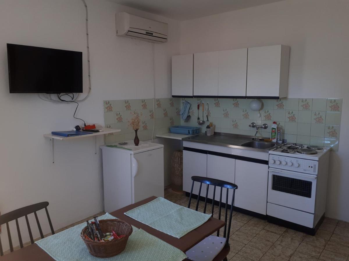 Apartments With A Parking Space Zavala, Hvar - 8912 Exterior photo