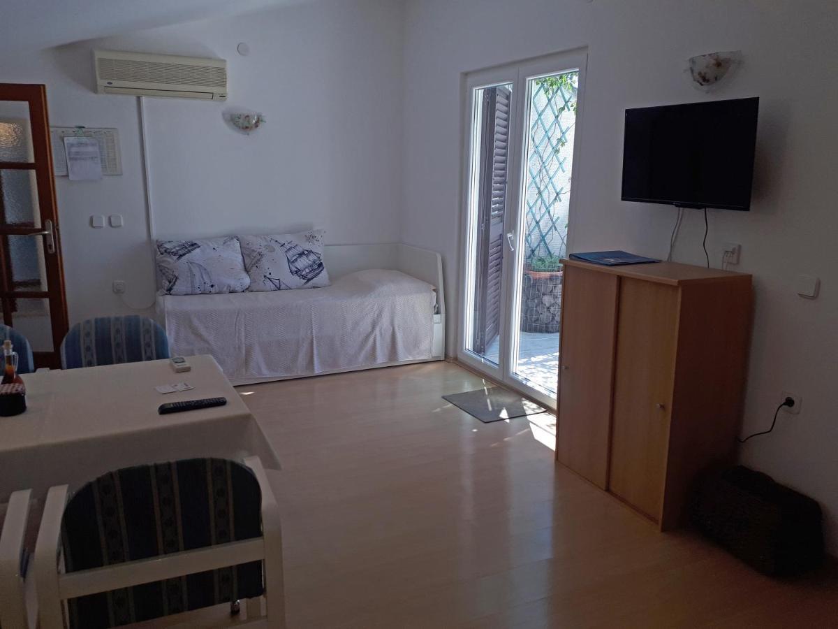 Apartments With A Parking Space Zavala, Hvar - 8912 Exterior photo