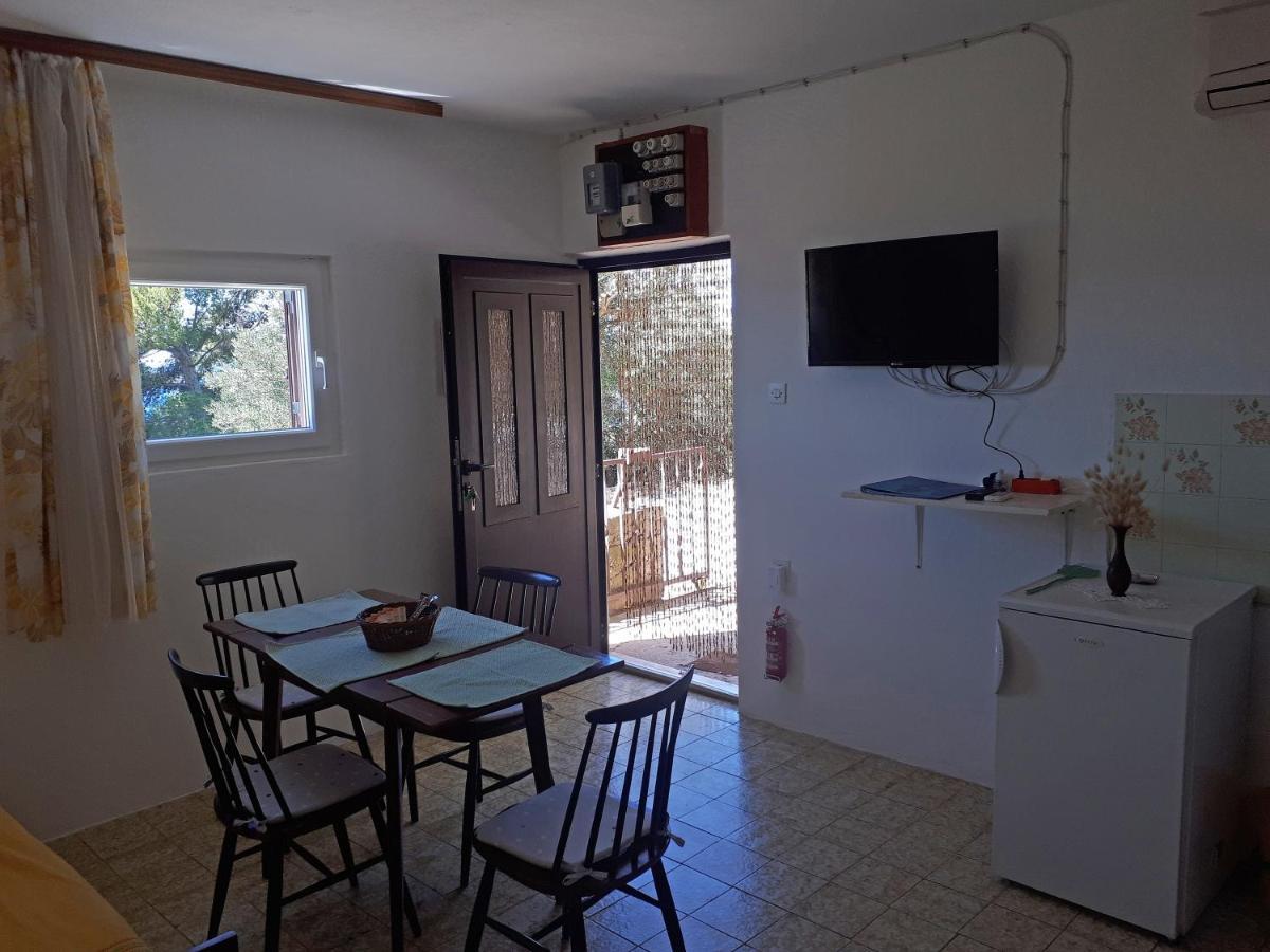 Apartments With A Parking Space Zavala, Hvar - 8912 Exterior photo